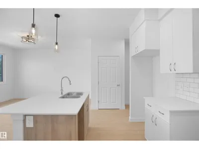 8707 183 AV NW photo 13