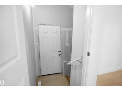 8707 183 AV NW photo 31