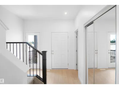 8707 183 AV NW photo 4