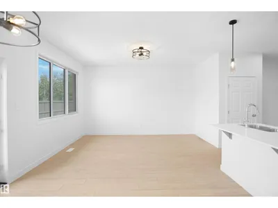 8707 183 AV NW photo 6