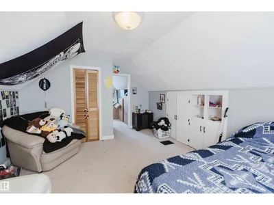 10955 72 AV NW photo 17