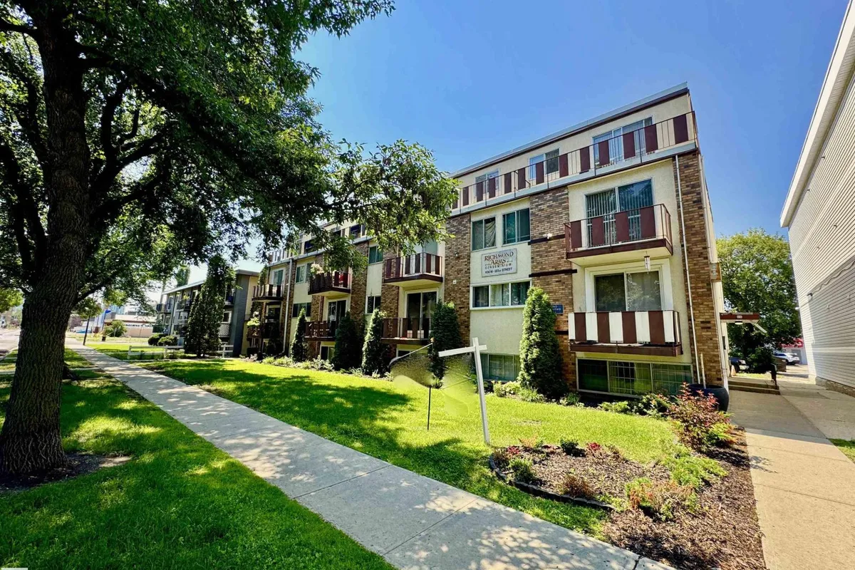 #18 10616 123 ST NW exterior