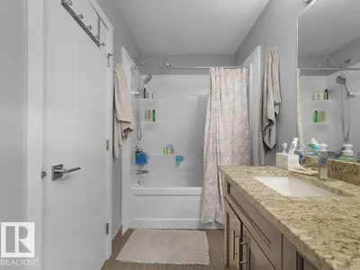 7909 105 AV NW photo 17