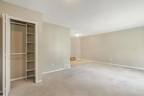 12027 105 ST NW photo 3