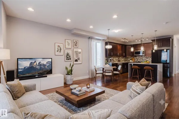 10626 81 AV NW photo 2