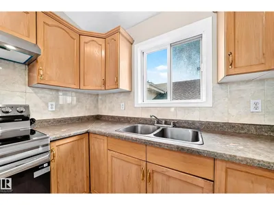 9518 106 AV NW photo 14