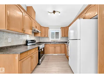 9518 106 AV NW photo 15