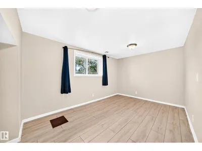 9518 106 AV NW photo 33