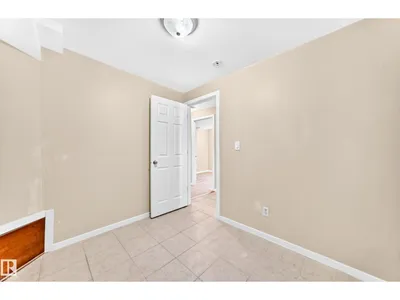 9518 106 AV NW photo 39