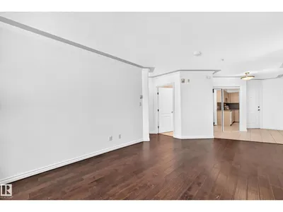 #105 9938 104 ST NW photo 18