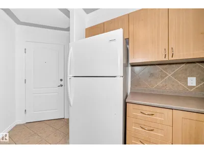 #105 9938 104 ST NW photo 5