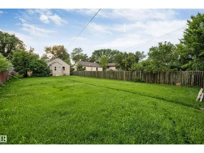 12105 87 ST NW photo 6