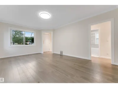 12105 87 ST NW photo 9