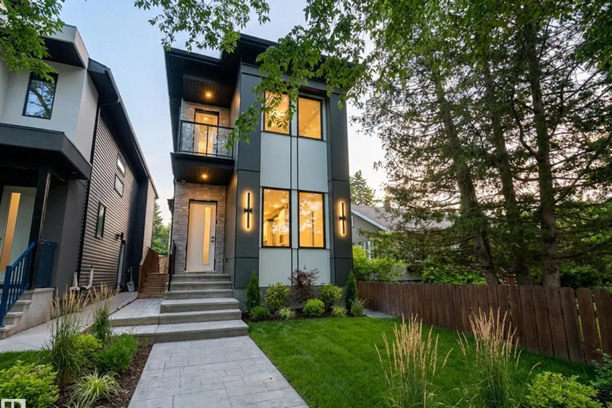 11230 125 ST NW exterior