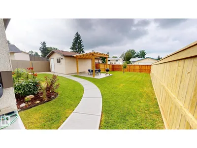 7935 22 AV NW photo 19
