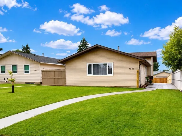7935 22 AV NW, Edmonton