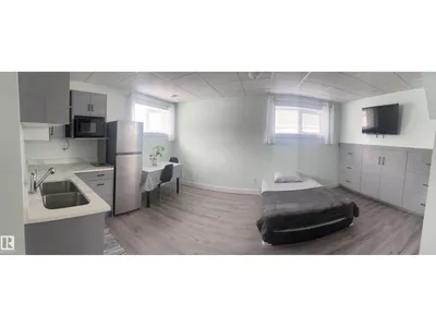 7935 22 AV NW photo 25