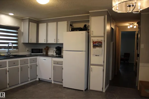 1118 Lakevista DR photo 2