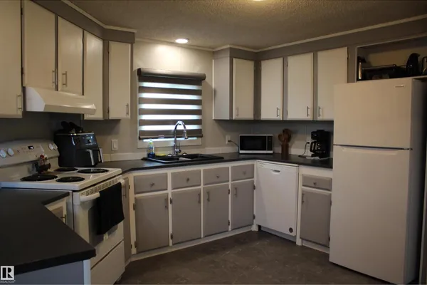 1118 Lakevista DR photo 3