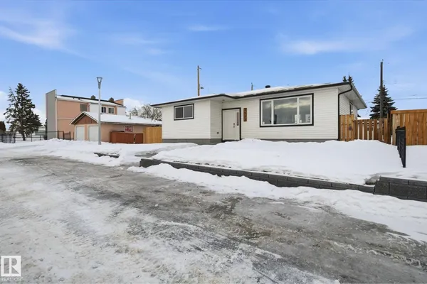 7112 132 AV NW photo 2