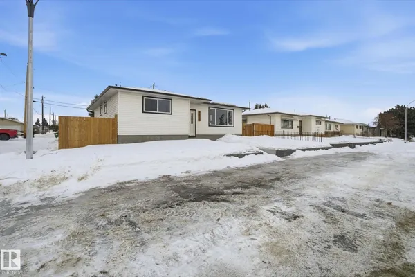 7112 132 AV NW photo 3