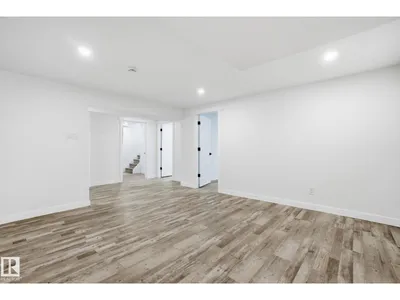 7112 132 AV NW photo 43