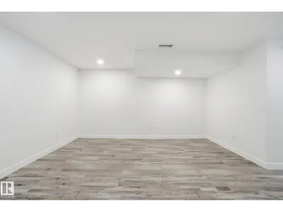 7112 132 AV NW photo 42