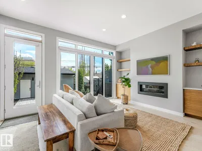 11613 72 AV NW photo 5