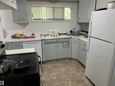 12011 87 AV NW photo 16