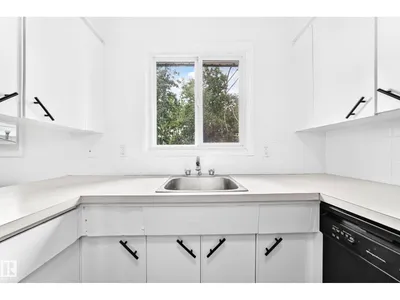 5519 142 AV NW NW photo 19