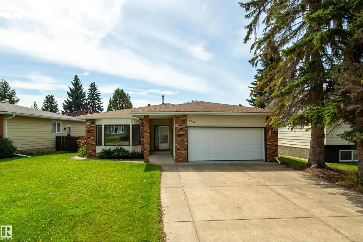 6907 19 AV NW exterior