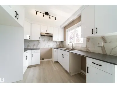6907 19 AV NW photo 15