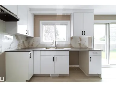 6907 19 AV NW photo 17