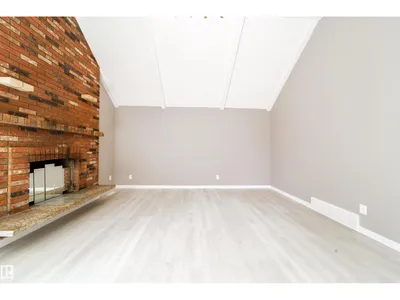 6907 19 AV NW photo 19