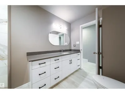 6907 19 AV NW photo 25
