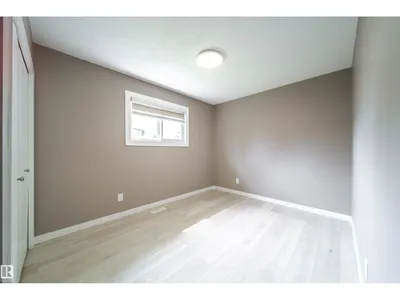 6907 19 AV NW photo 26