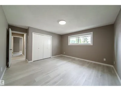 6907 19 AV NW photo 41
