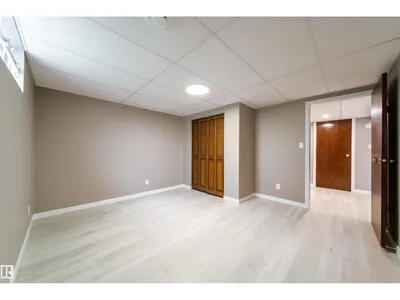 6907 19 AV NW photo 48