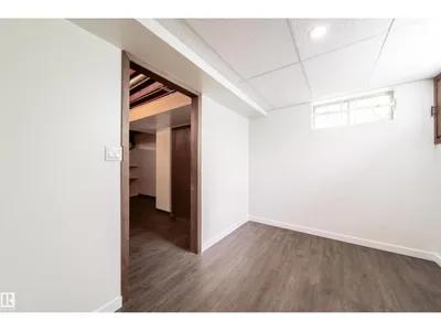 6907 19 AV NW photo 54