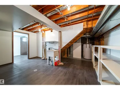 6907 19 AV NW photo 56