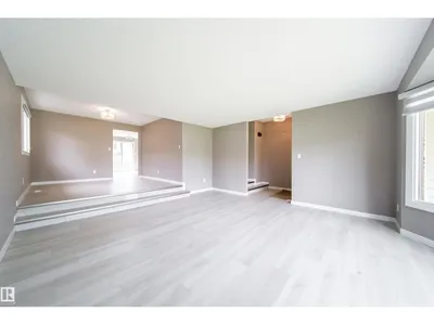 6907 19 AV NW photo 8