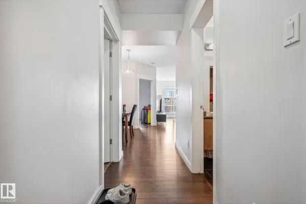 #209 10518 113 ST NW photo 3