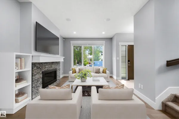 9013 90 ST NW photo 3