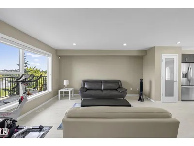 #10 1075 ROSENTHAL BV NW photo 14