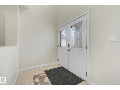 6016 10 AV SW photo 4