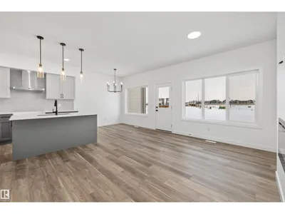 18931 28 AV NW photo 17