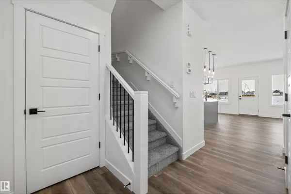 18931 28 AV NW photo 3