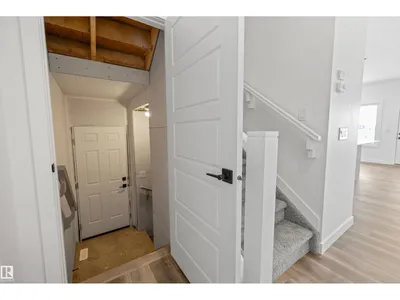 18931 28 AV NW photo 42