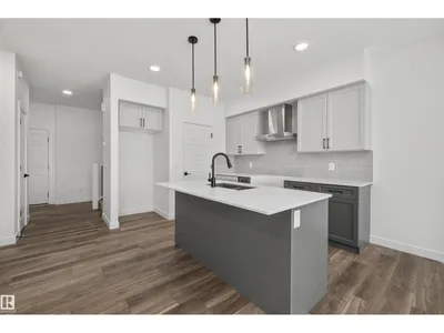 18931 28 AV NW photo 7