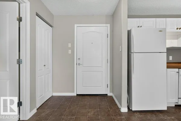 #6215 7331 SOUTH TERWILLEGAR DR NW photo 3
